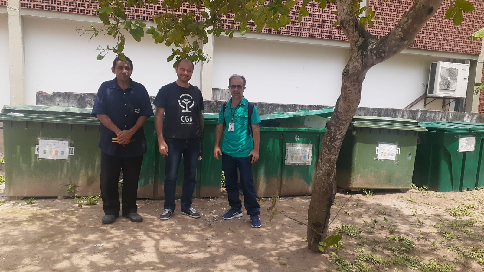 Visita aos contêineres do CT do projeto de Coleta Seletiva.