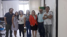 Da esquerda para a direita: o coordenador, prof.º Tiago Bernardon; a vice-coordenadora, prof.ª Priscilla Gontijo; prof.ª Fernanda Ribeiro; estagiária discente, Chayenne Pereira; presidente da CPA, prof.ª Mônica Dias; prof.º José Jonas e servidor da CPA, José Nilson.