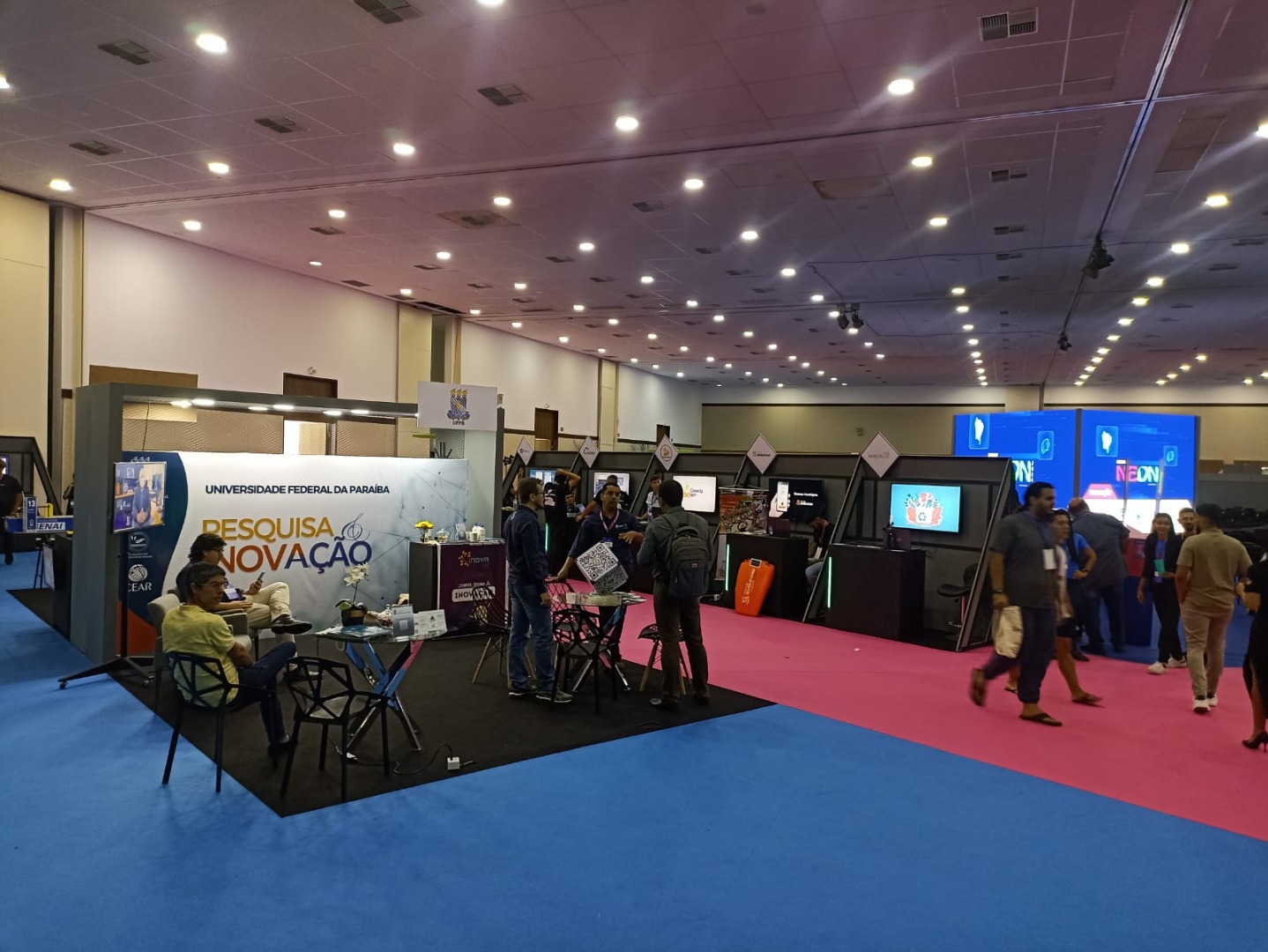 Com grande envolvimento da comunidade universitária, UFPB e Agência INOVA participam do NEON 2024