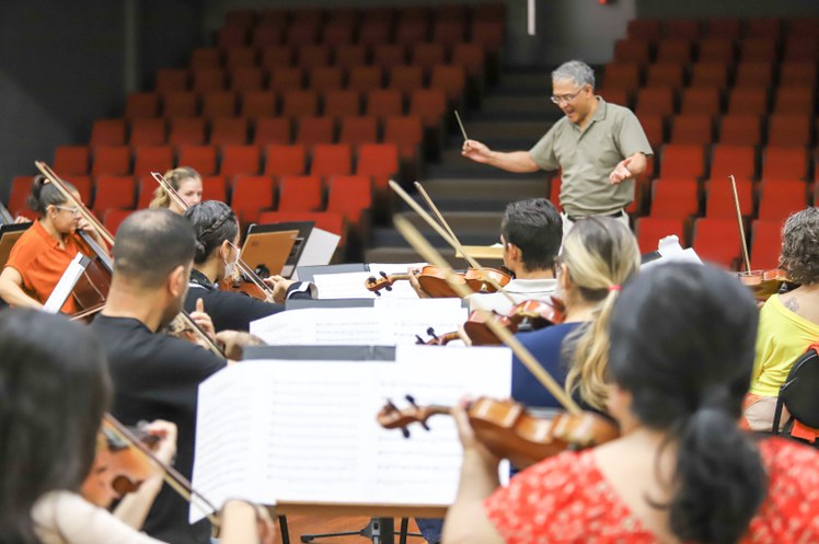 Ensaio Orquestra e Maestro Paul Chou 